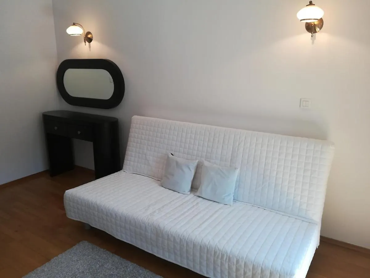 Comfortable Apt With Pool In Nature Surroundings Bucharest Romania