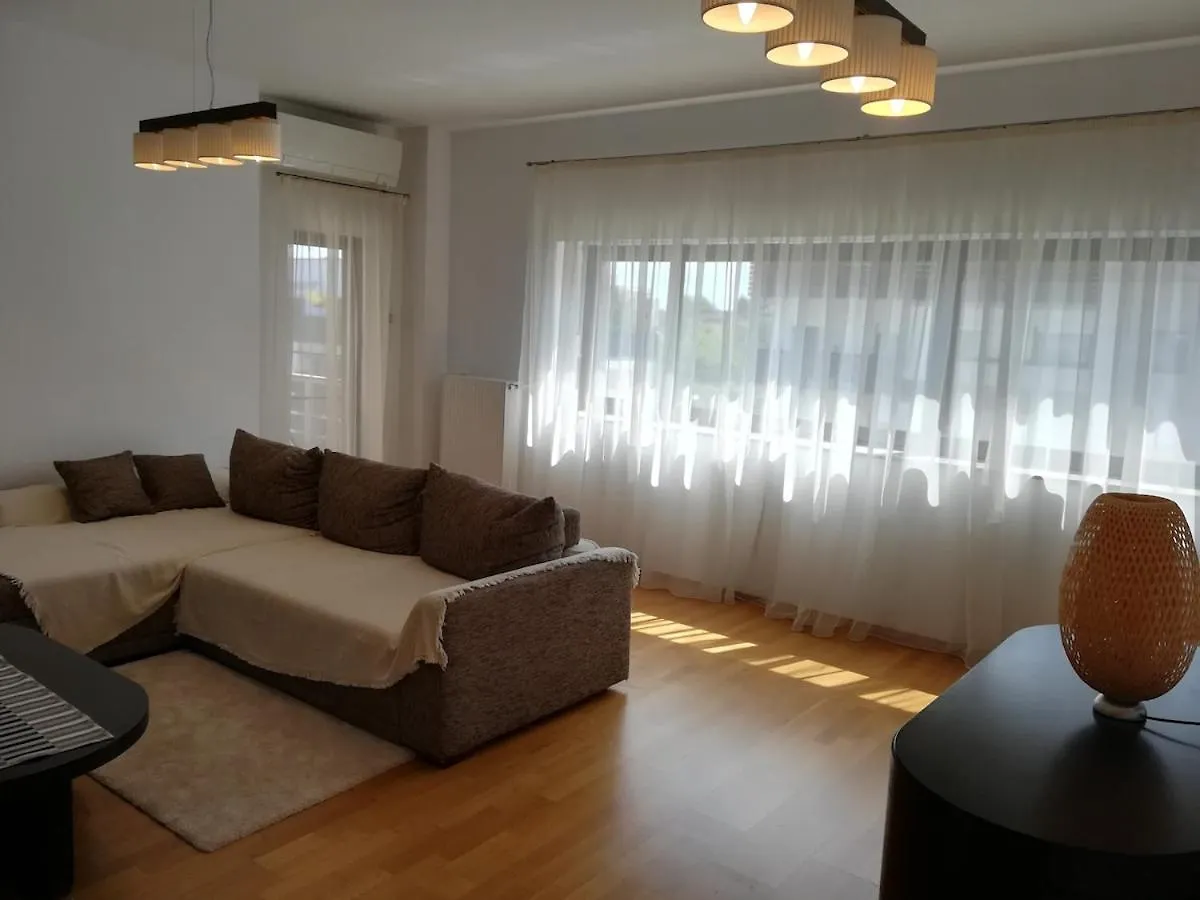 Apartment Comfortable Apt With Pool In Nature Surroundings Bucharest