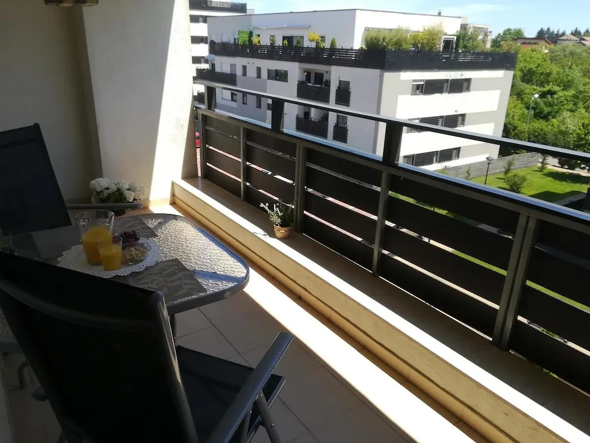 Comfortable Apt With Pool In Nature Surroundings Bucharest