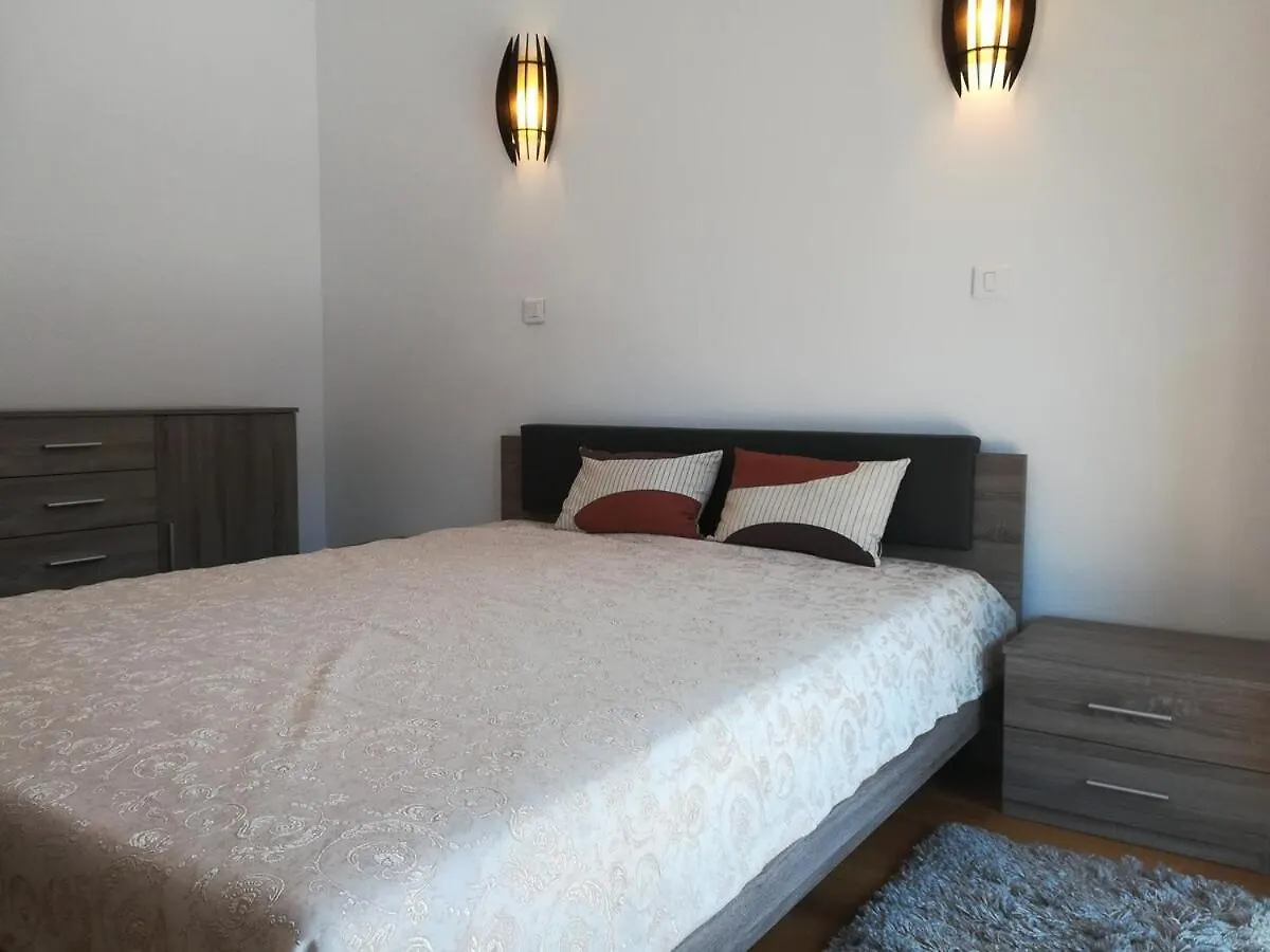Comfortable Apt With Pool In Nature Surroundings Bucharest Apartment