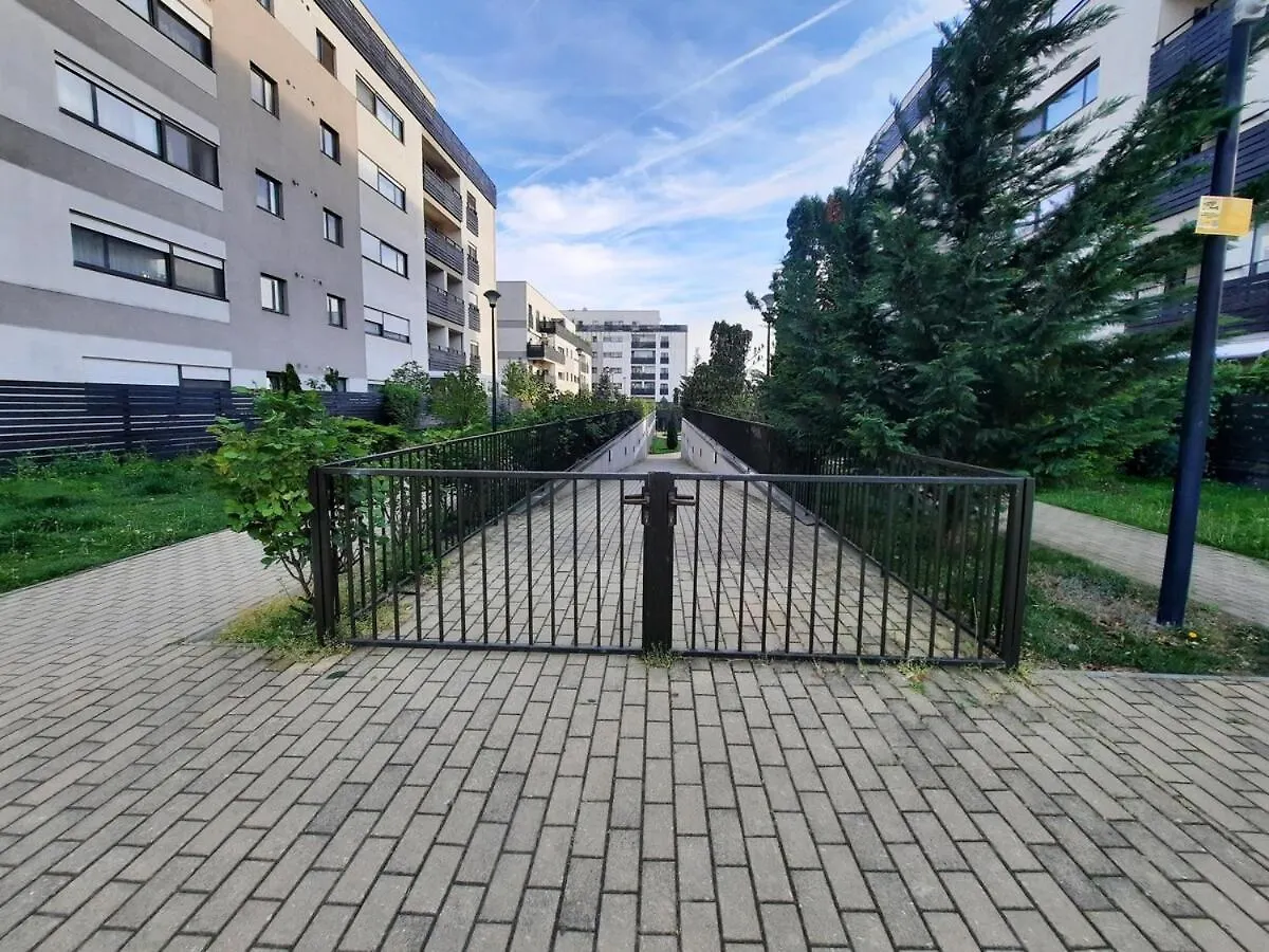 Comfortable Apt With Pool In Nature Surroundings Bucharest