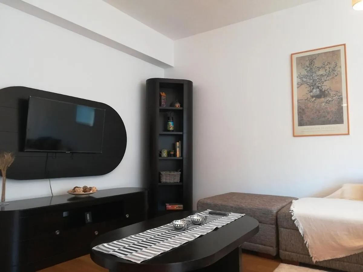 Apartment Comfortable Apt With Pool In Nature Surroundings Bucharest