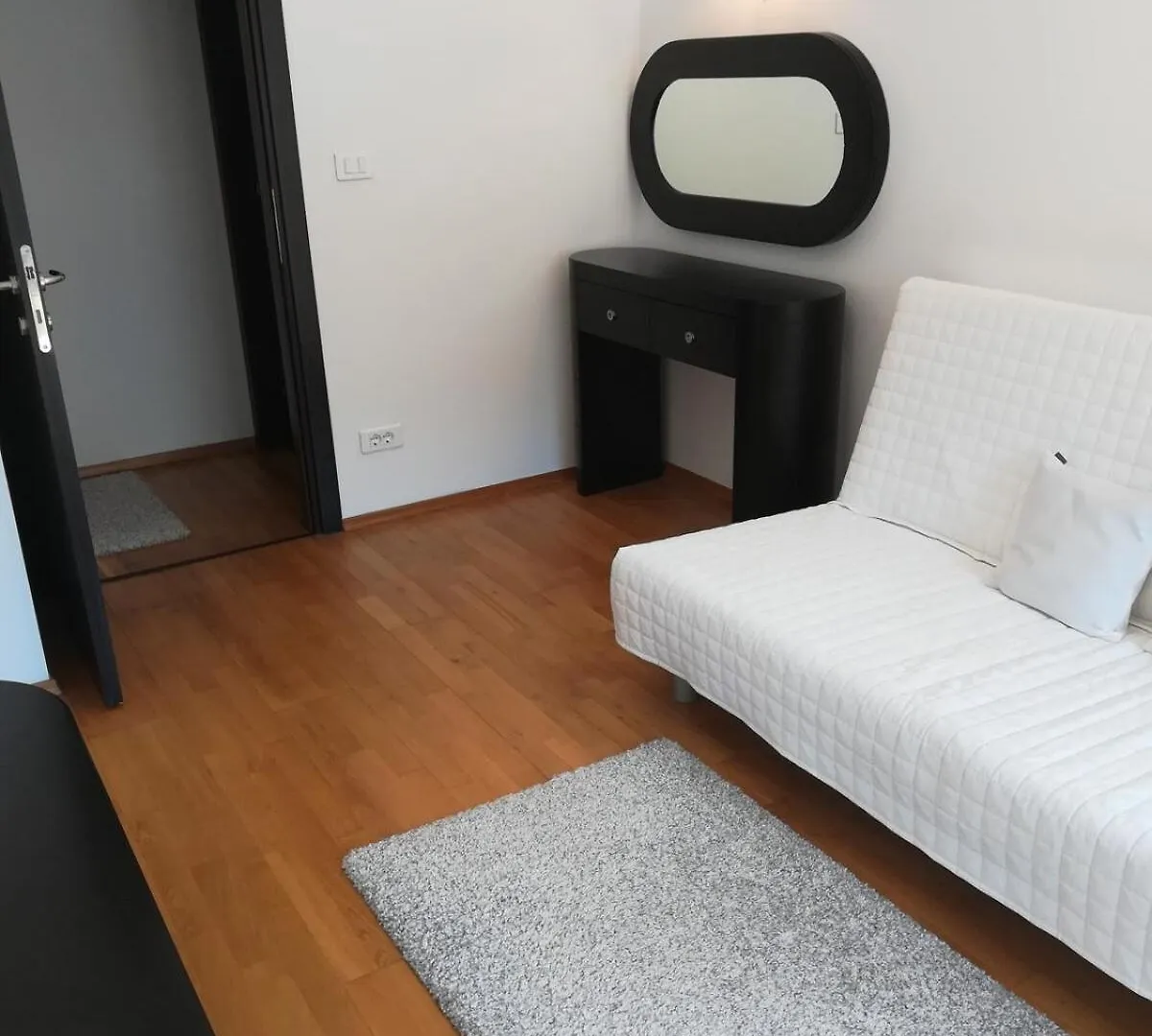 Comfortable Apt With Pool In Nature Surroundings Bucharest Apartment