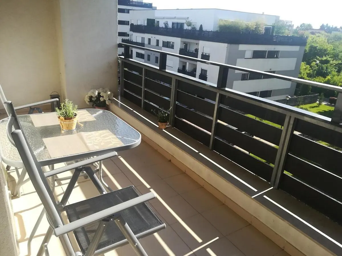 Comfortable Apt With Pool In Nature Surroundings Bucharest Romania