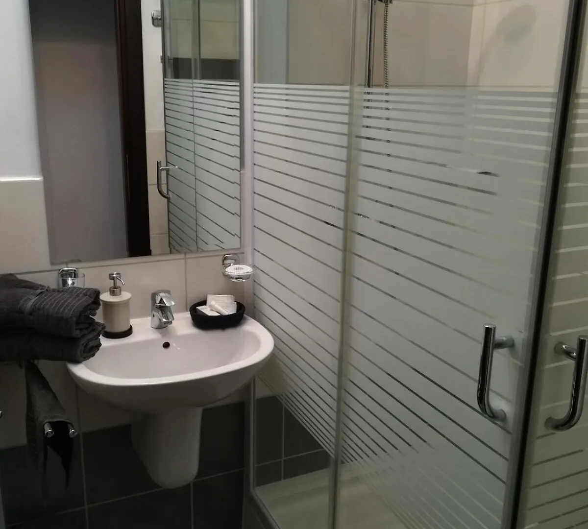 Apartment Comfortable Apt With Pool In Nature Surroundings Bucharest